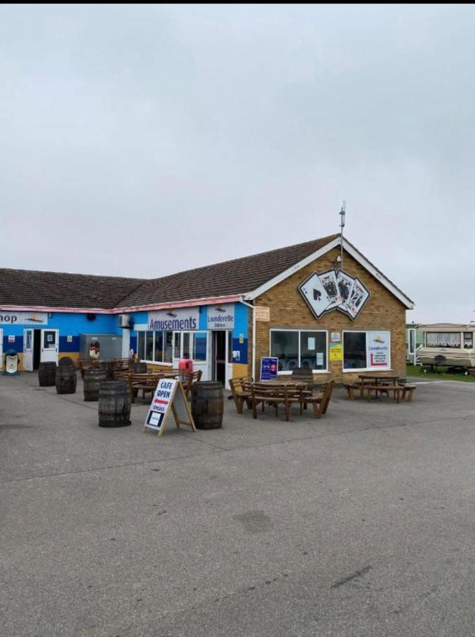 The Luxury Wolds Retreat 6 Berth 3 Bedrooms Beds Made For Arrival Wifi Apartment Ingoldmells