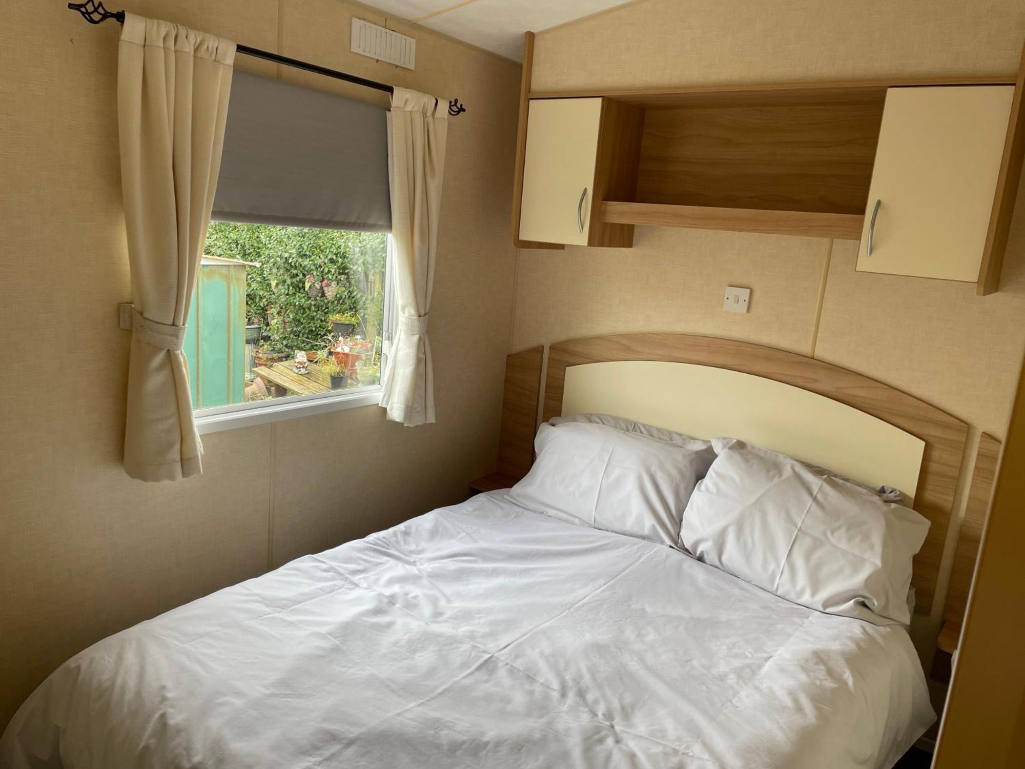 The Luxury Wolds Retreat 6 Berth 3 Bedrooms Beds Made For Arrival Wifi Apartment Ingoldmells