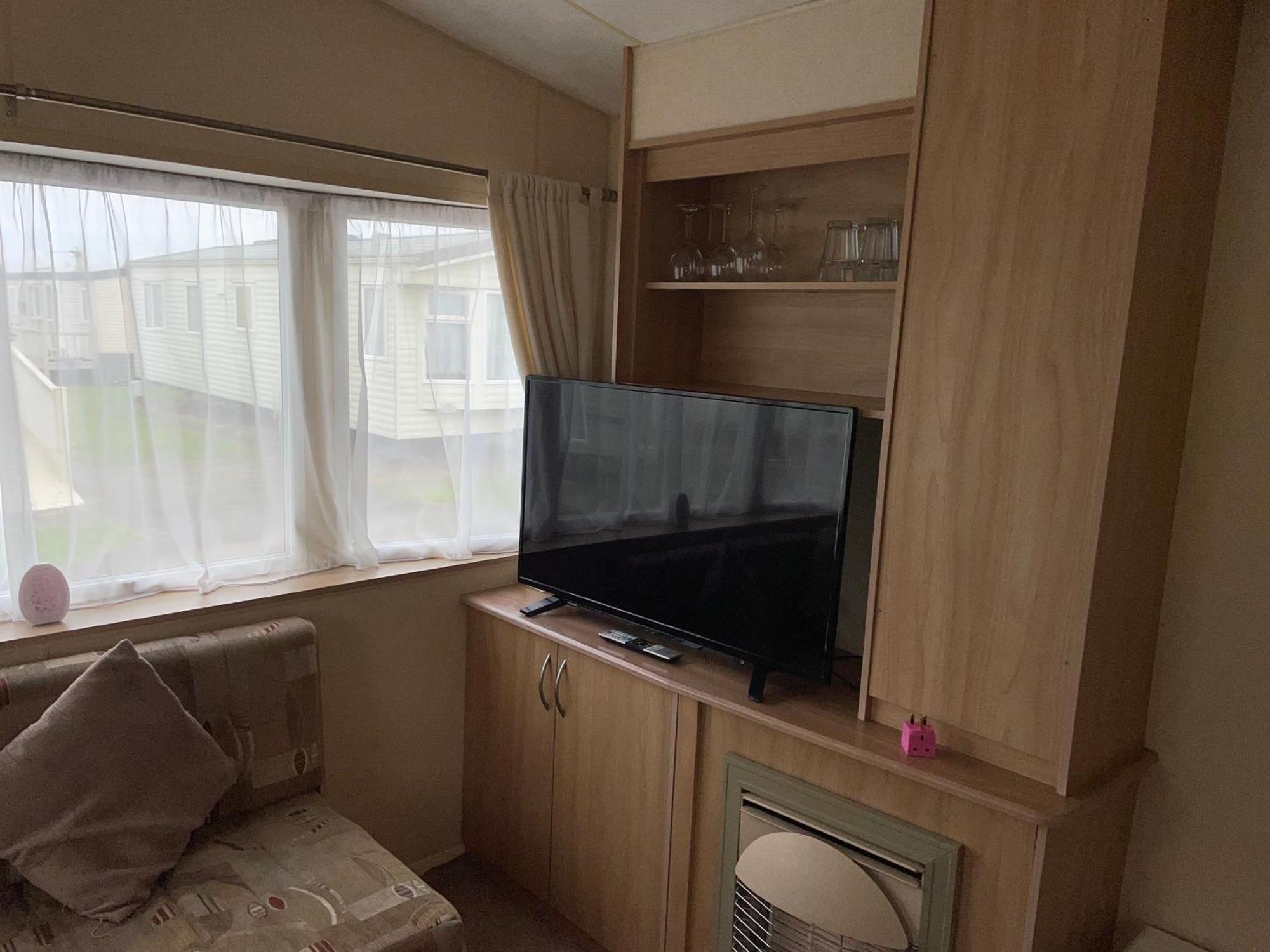 The Luxury Wolds Retreat 6 Berth 3 Bedrooms Beds Made For Arrival Wifi Apartment Ingoldmells