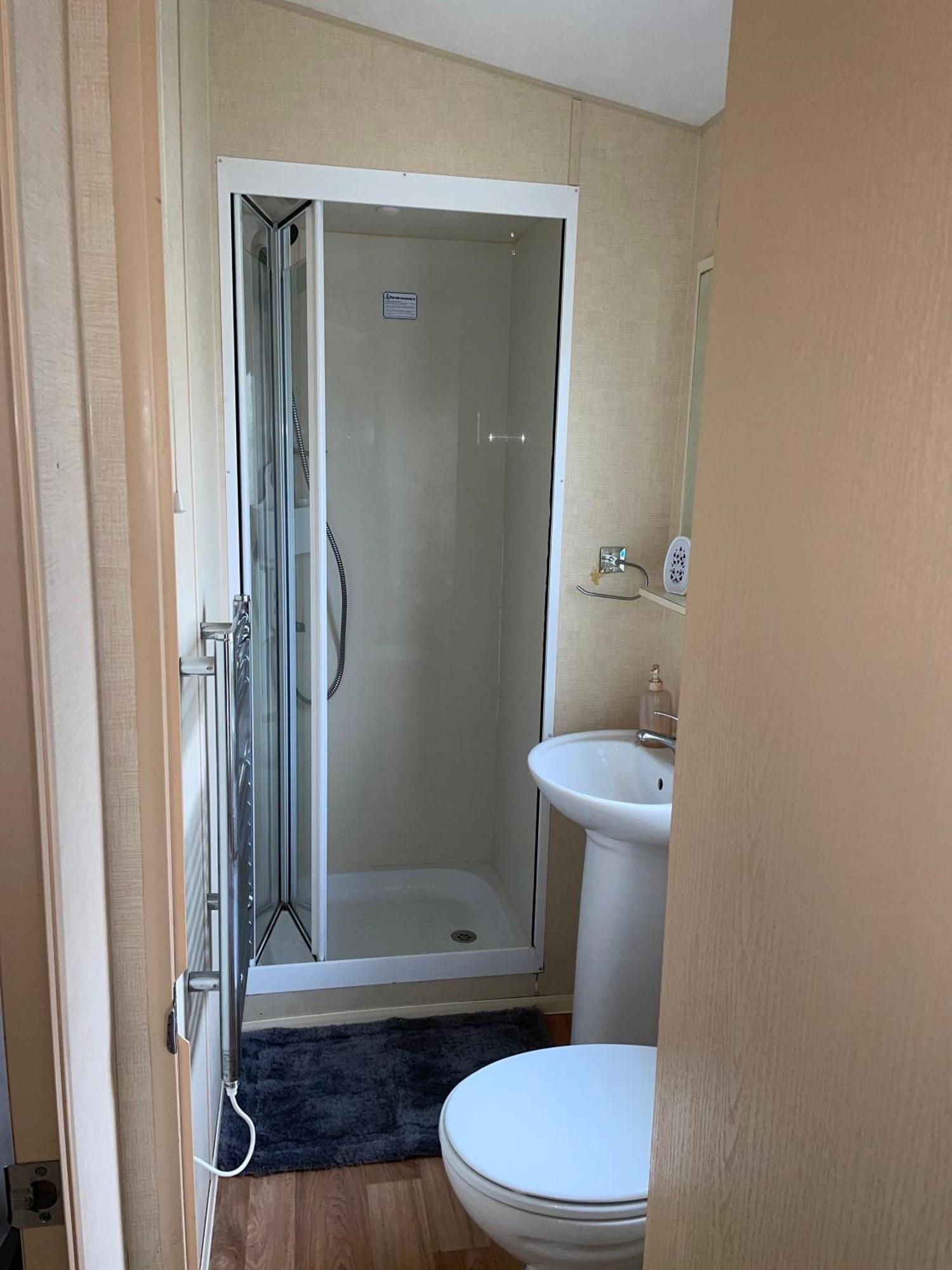 The Luxury Wolds Retreat 6 Berth 3 Bedrooms Beds Made For Arrival Wifi Apartment Ingoldmells
